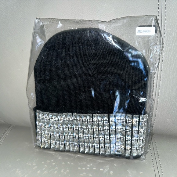 New Bling Black knitted Beanie - Picture 4 of 6
